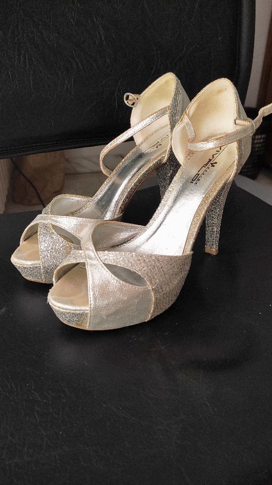 Talons argentés pailletés