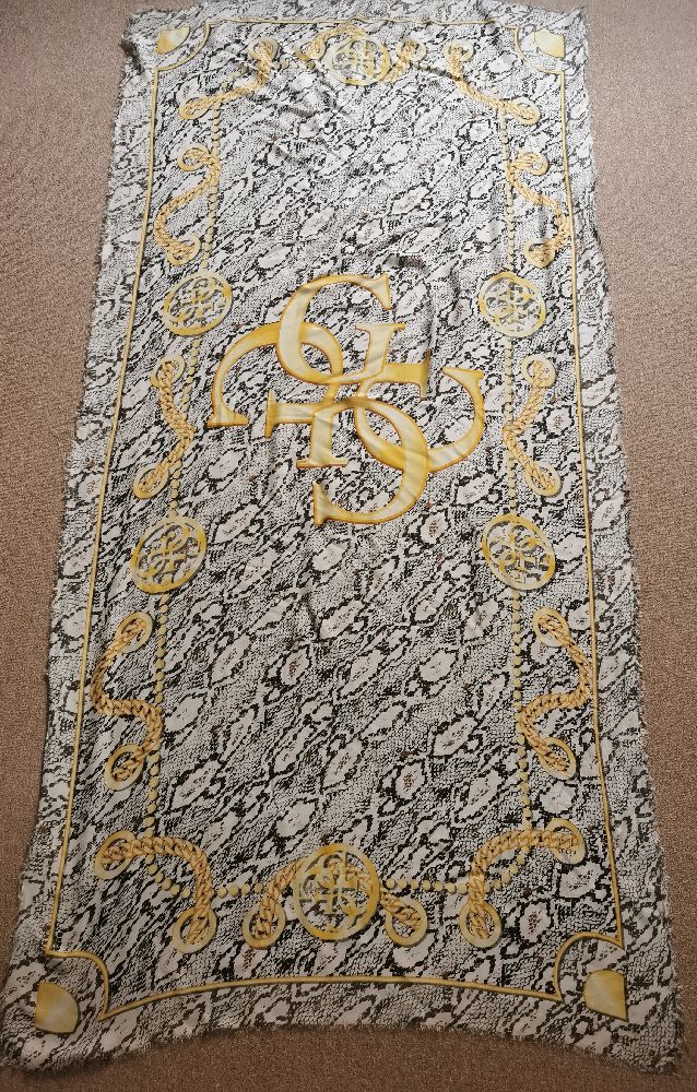 Écharpe Guess