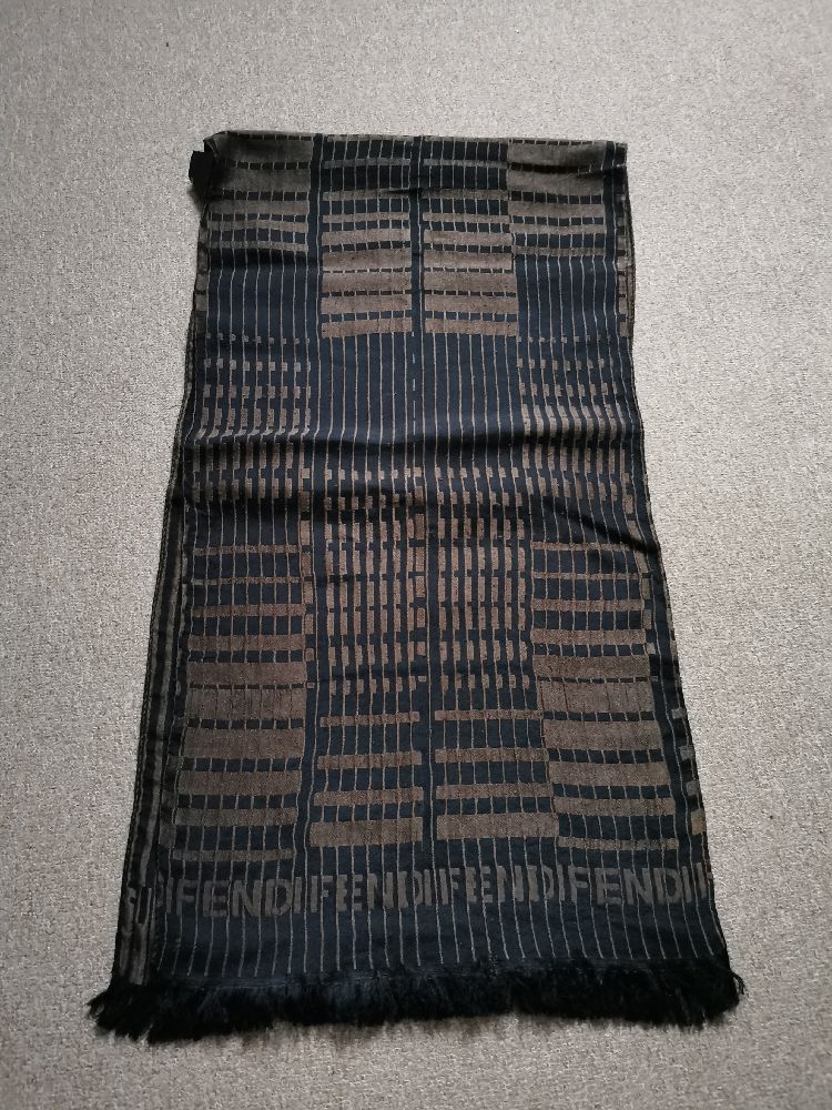 Écharpe Fendi en soie 