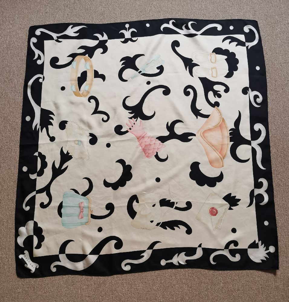 Foulard bvlgari en soie 