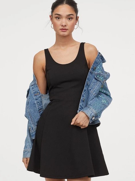 Une robe noire 