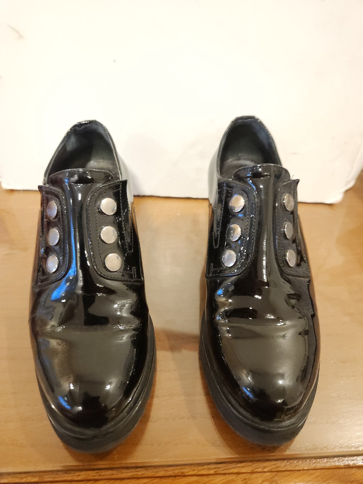Une belle paire de legazzelle en verni noir noir