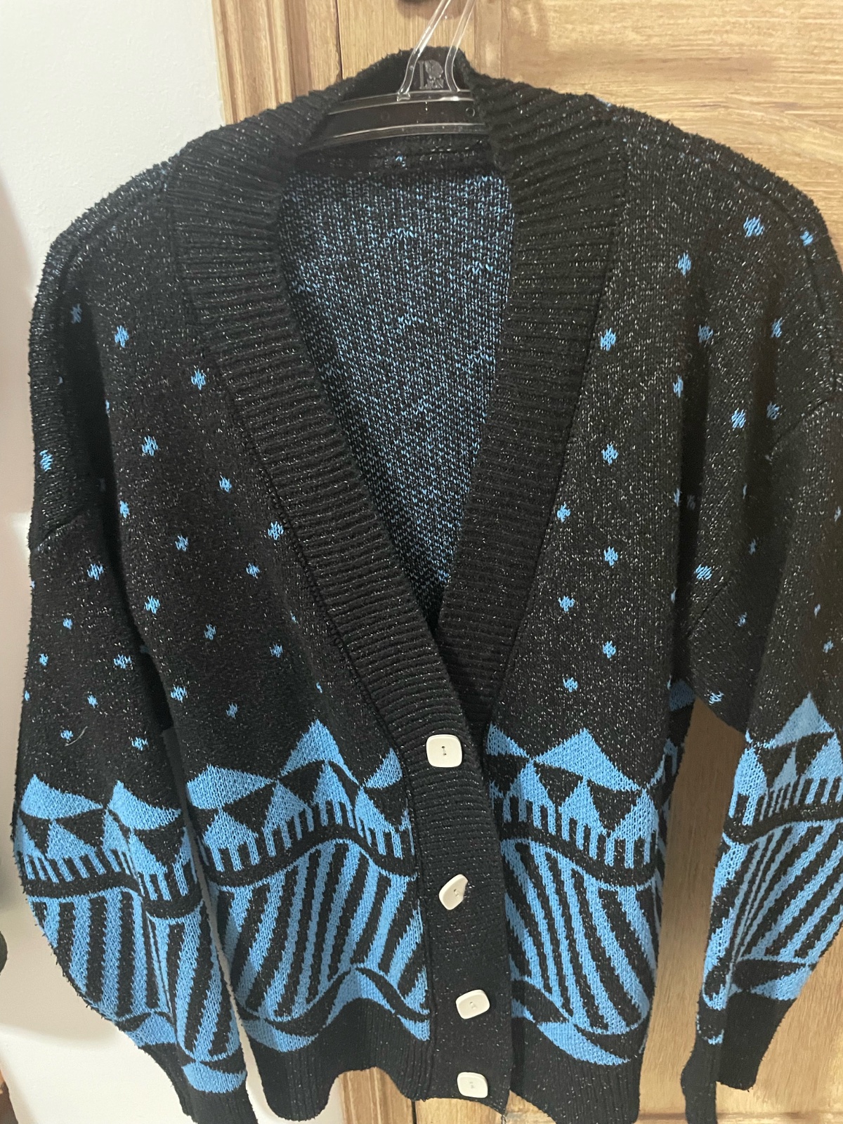 Cardigan bleu et noir 
