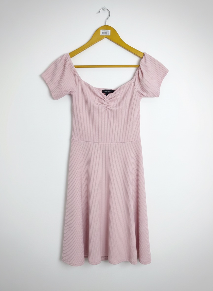 Une robe rose