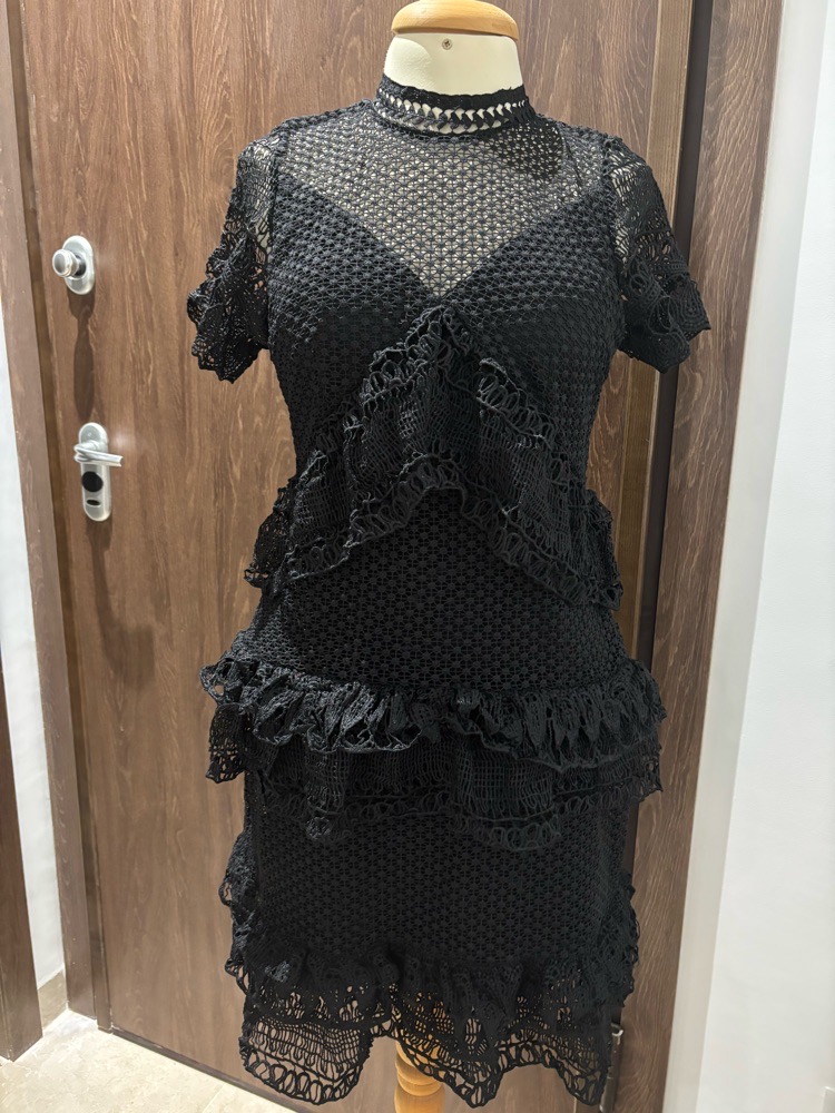 Tres jolie robe neuve avec etiquette 