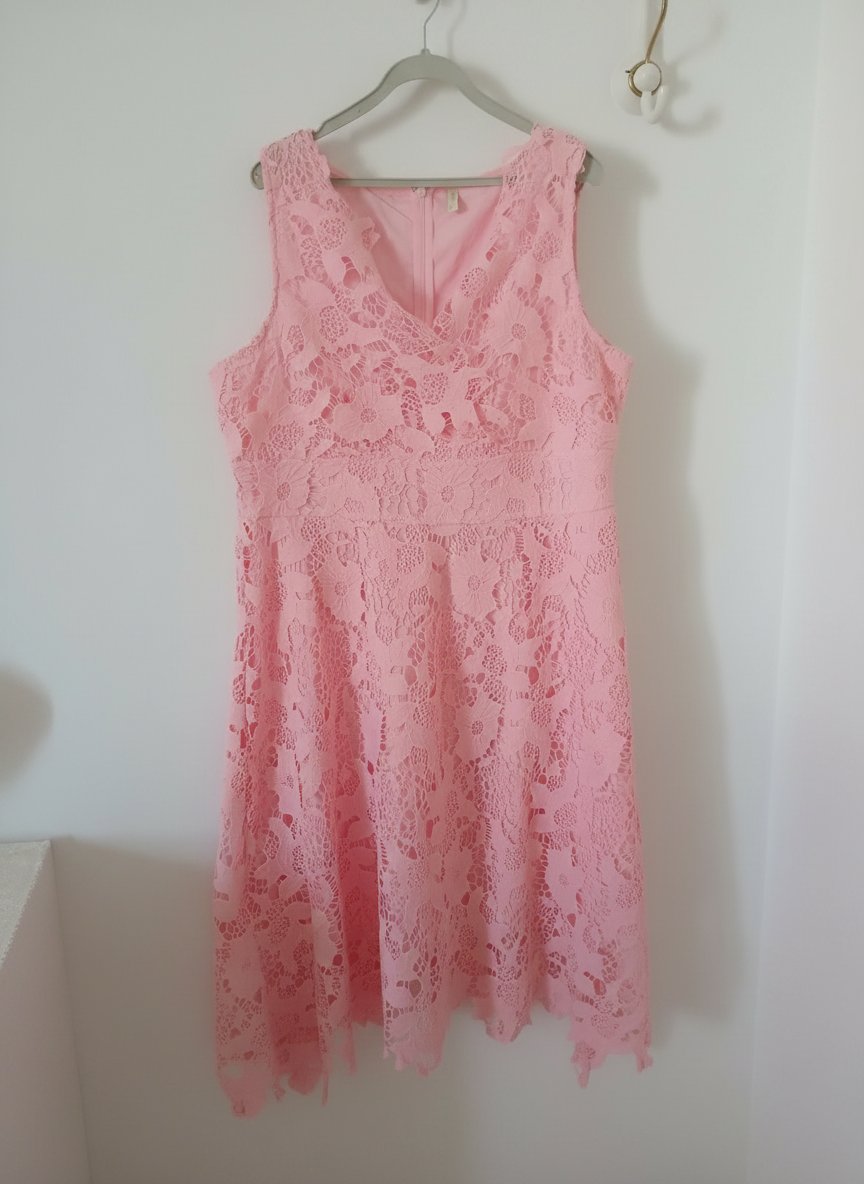 Robe rose poudré en dentelle