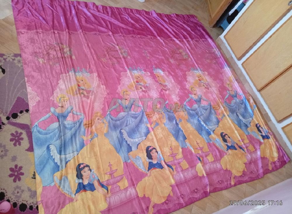 Rideau chambre bannouta thème princesses Disney 