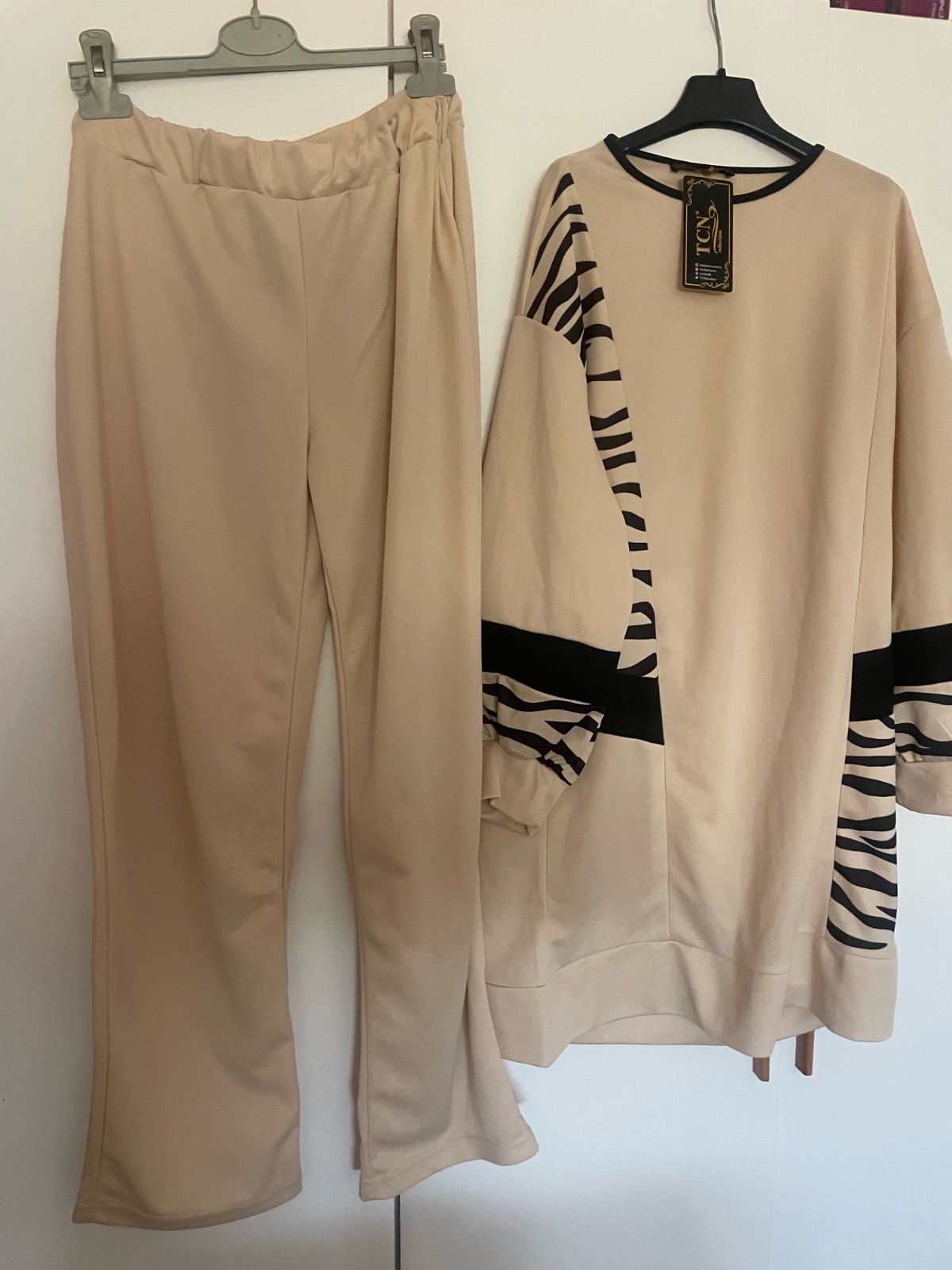 Tenue femme volée avec etiquette