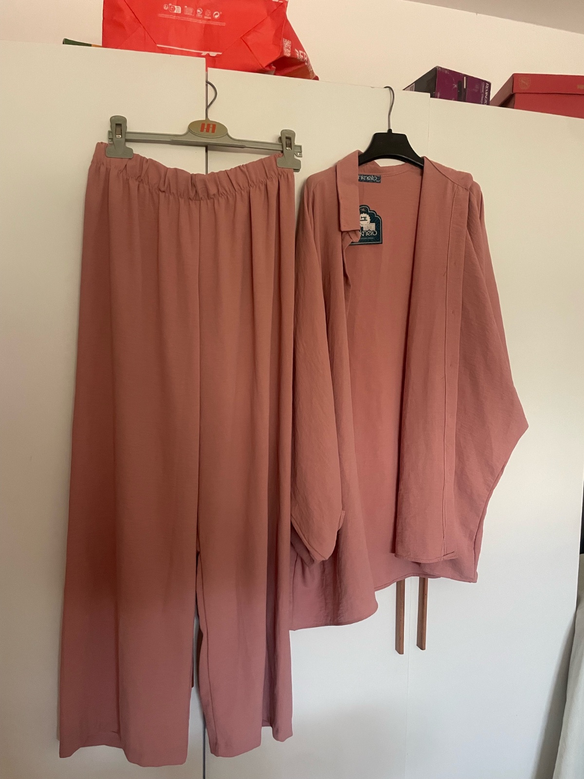 Ensemble femme volée avec etiquette