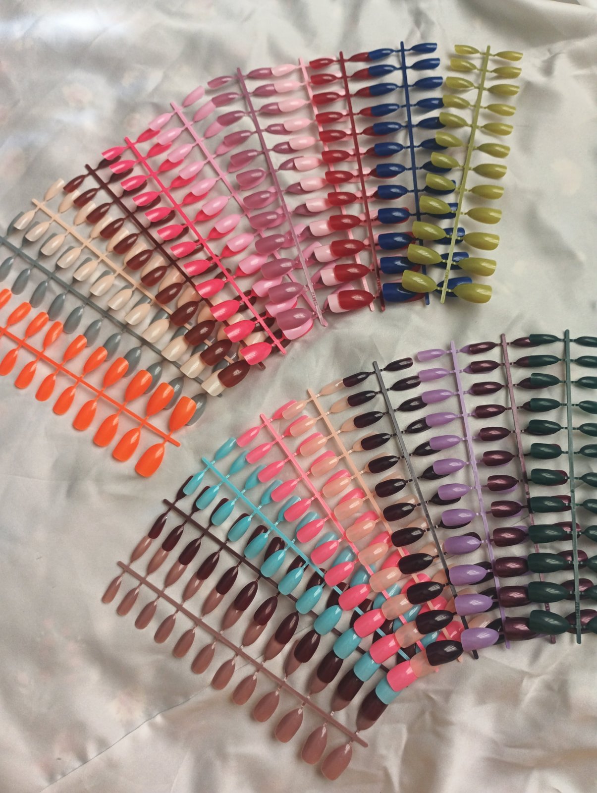 🌟 Lot de 480 Faux Ongles (20 Plaquettes de 24 Ongles)  