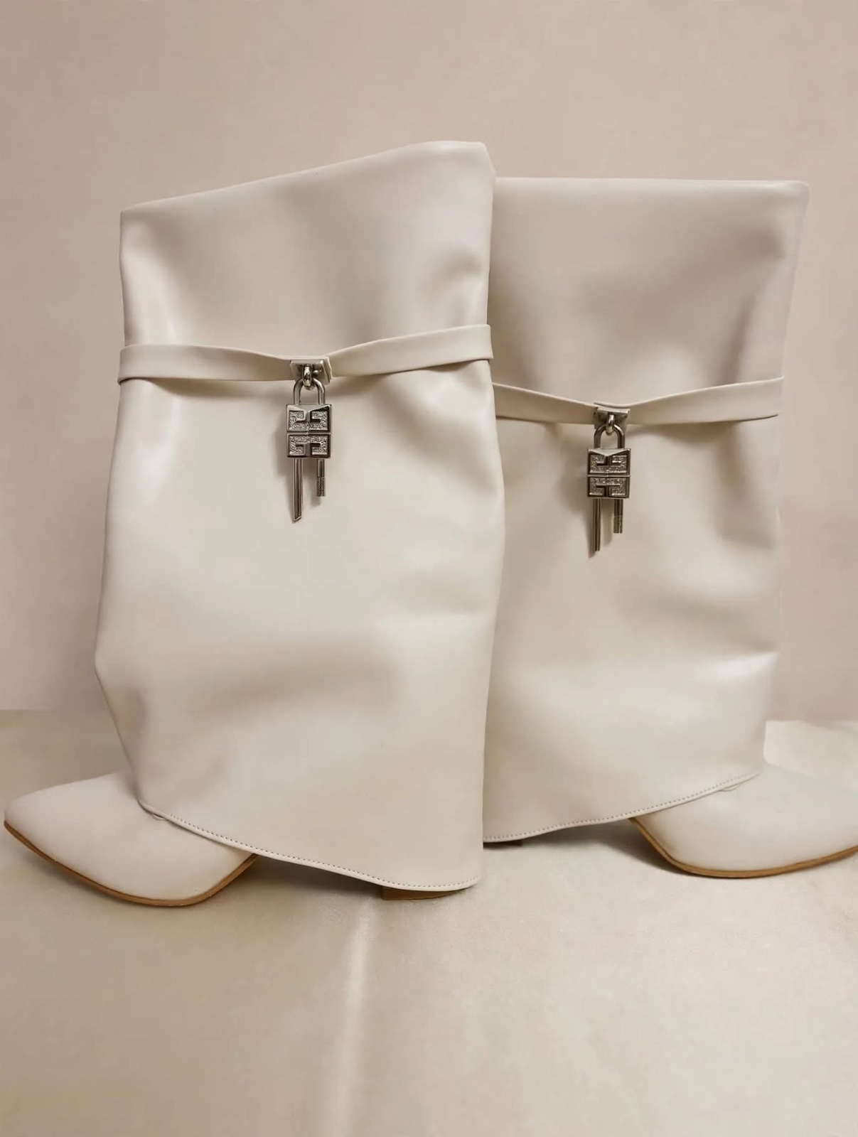 Bottes Beige Shark Lock style Givenchy - Tendance 2026 - Pointure 39/40