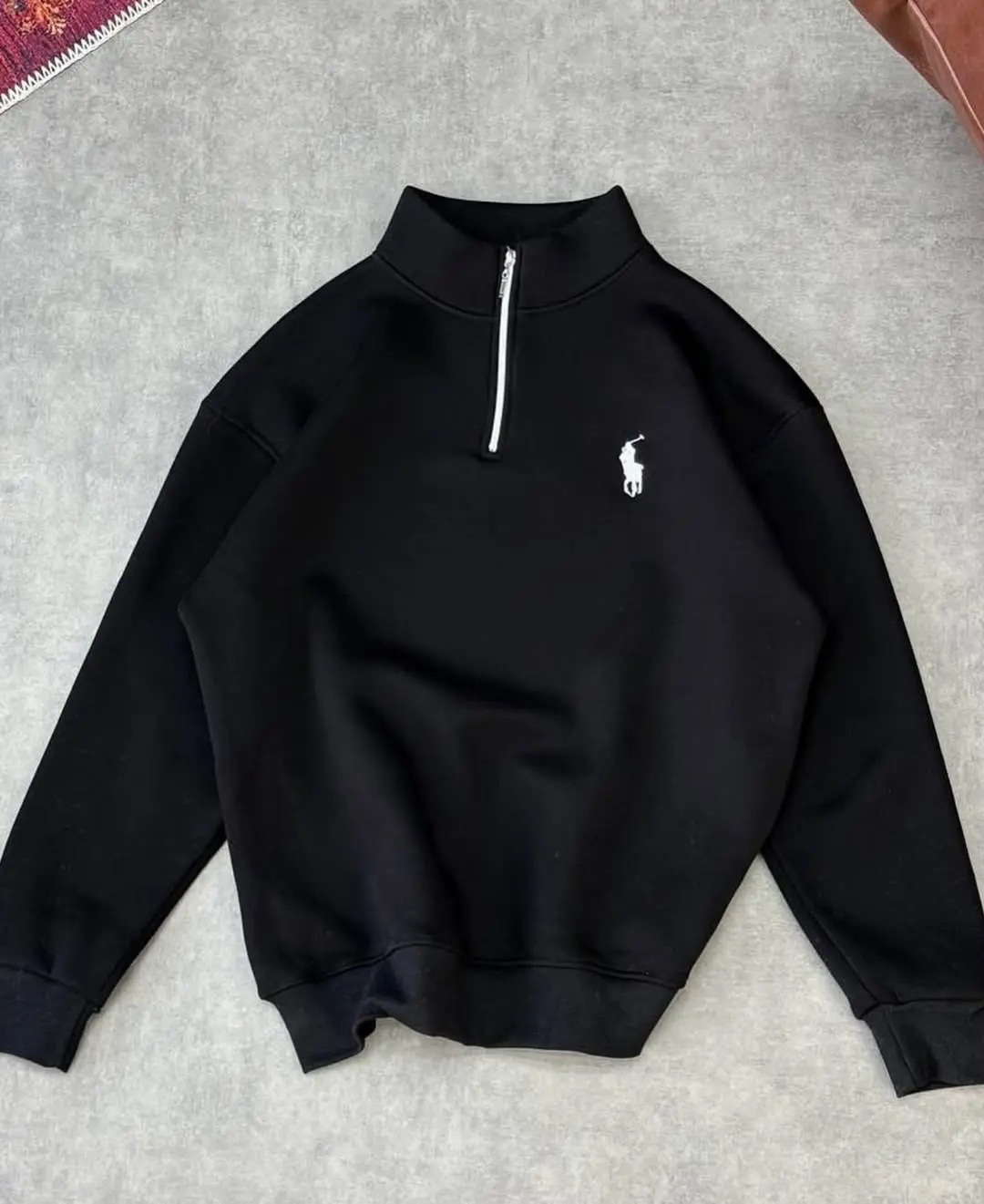 Sweater dispo en noir et blanc Taille M