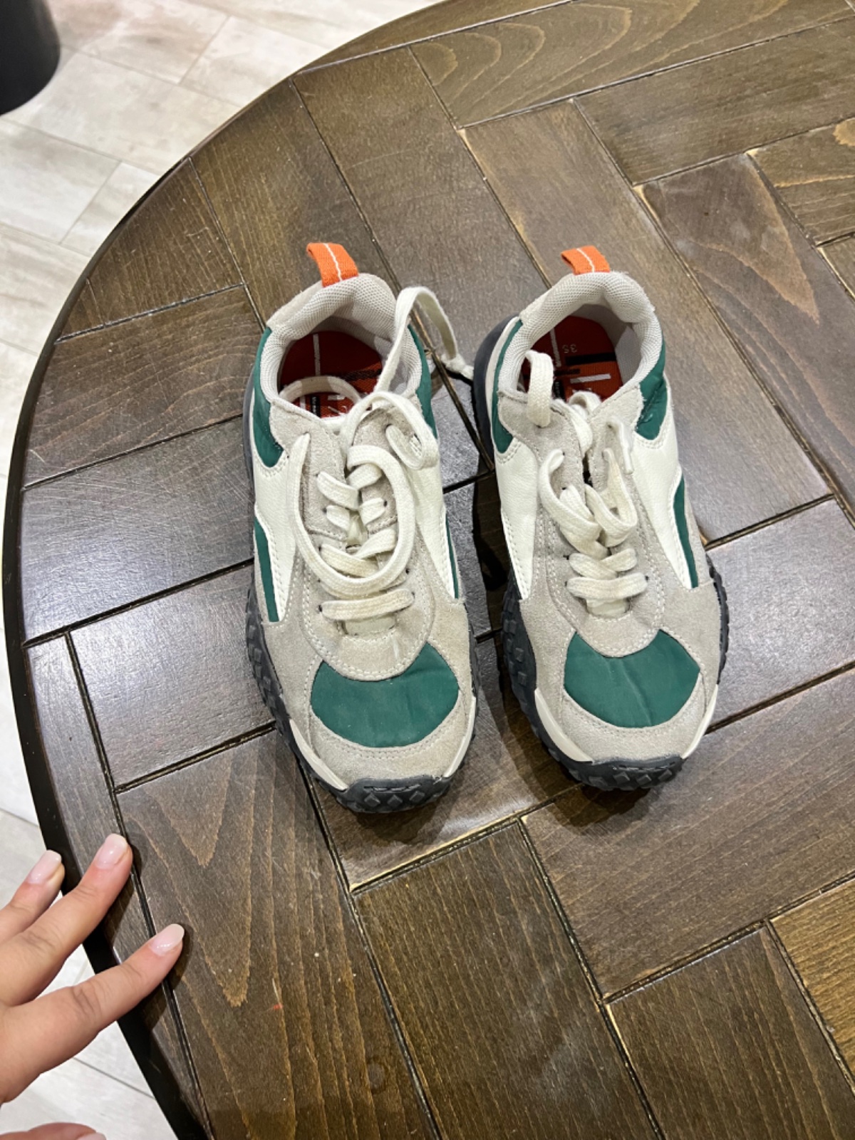 Des baskets zara