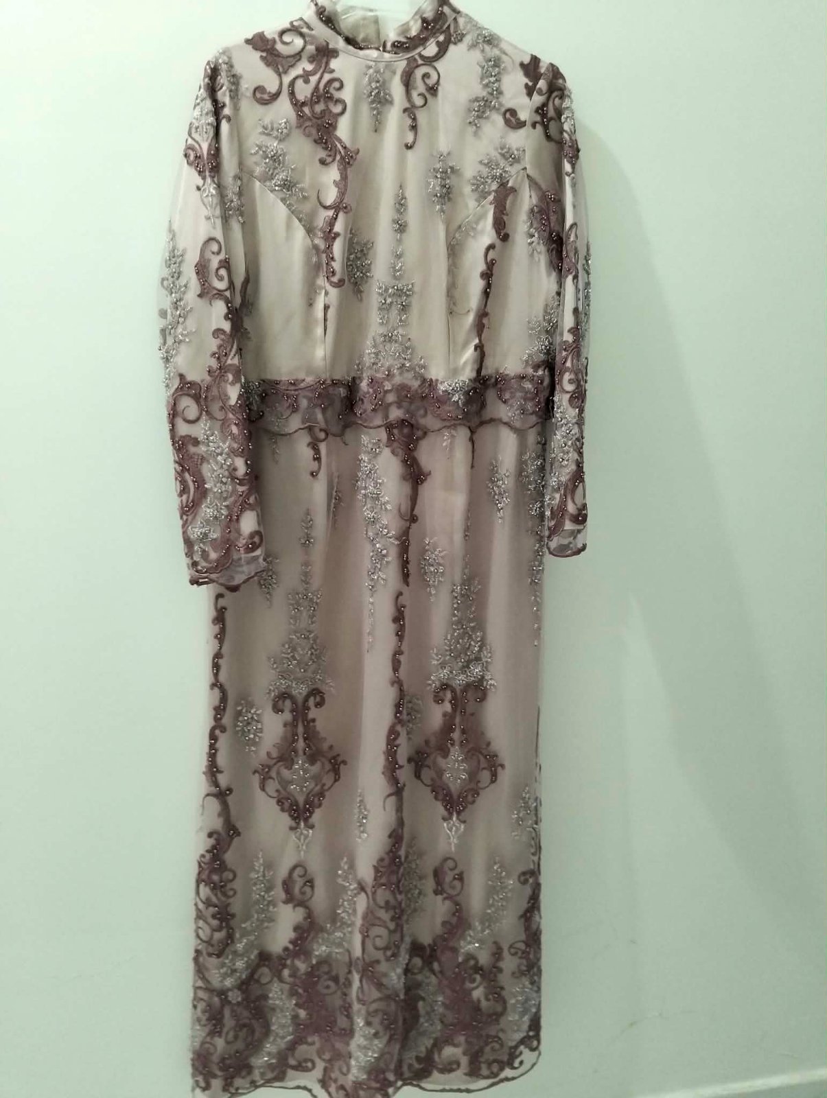Robe soirée de la haute couture rose et violet
