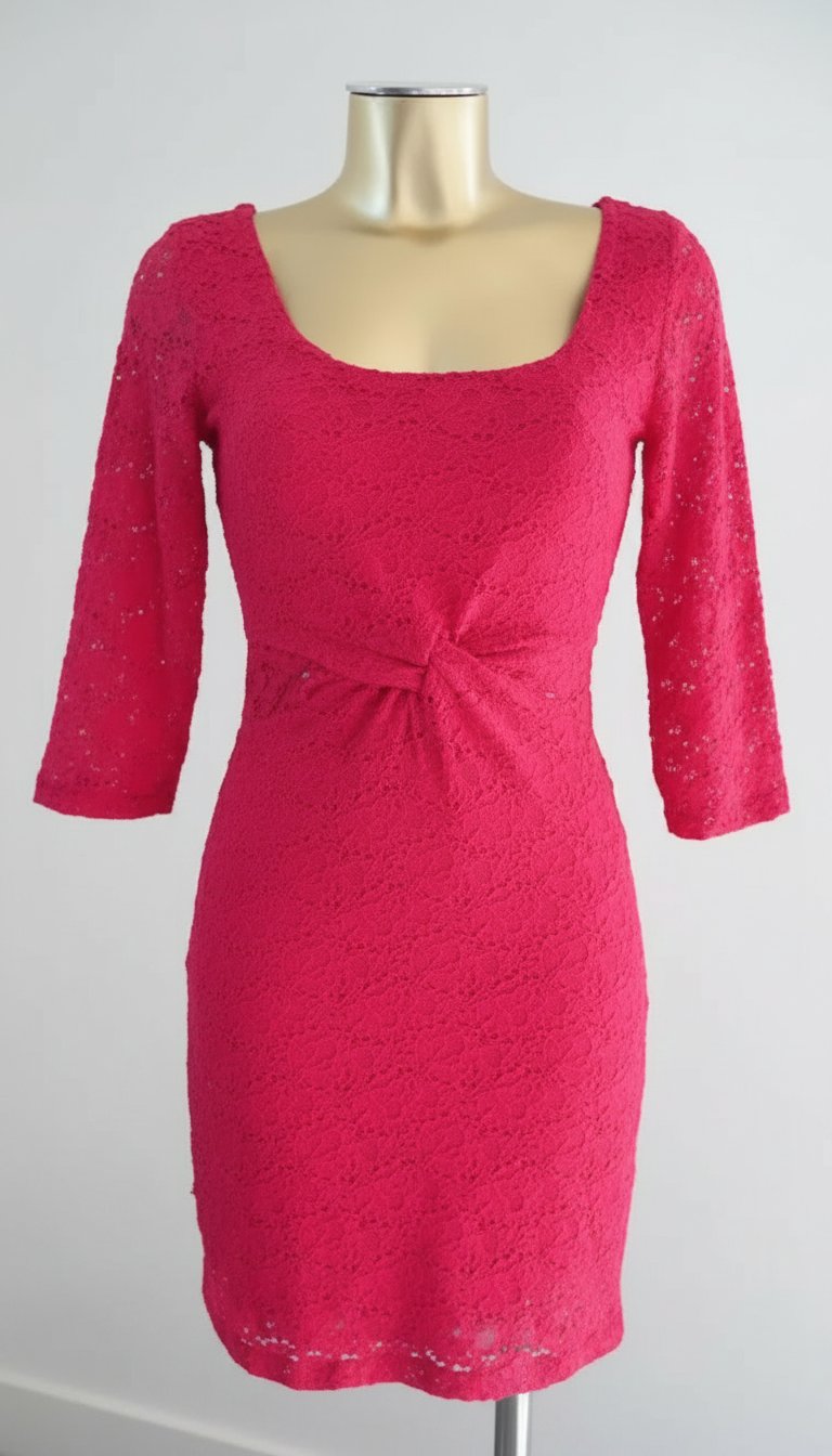 Robe rose 🌹 en dentelle de la marque Guess taille 38 