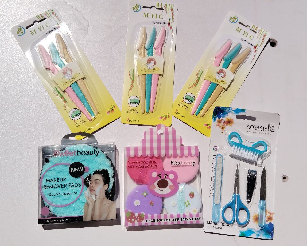 Lot de 6 articles :  3 paquets de lames d’épilation + 1 éponge nettoyante Sweet Beauty+  1 paquet de 4 éponges à maquillage Sweet Beauty Makeup Kiss lovely  +1 paquet de 5 pièces de soin pour le corps