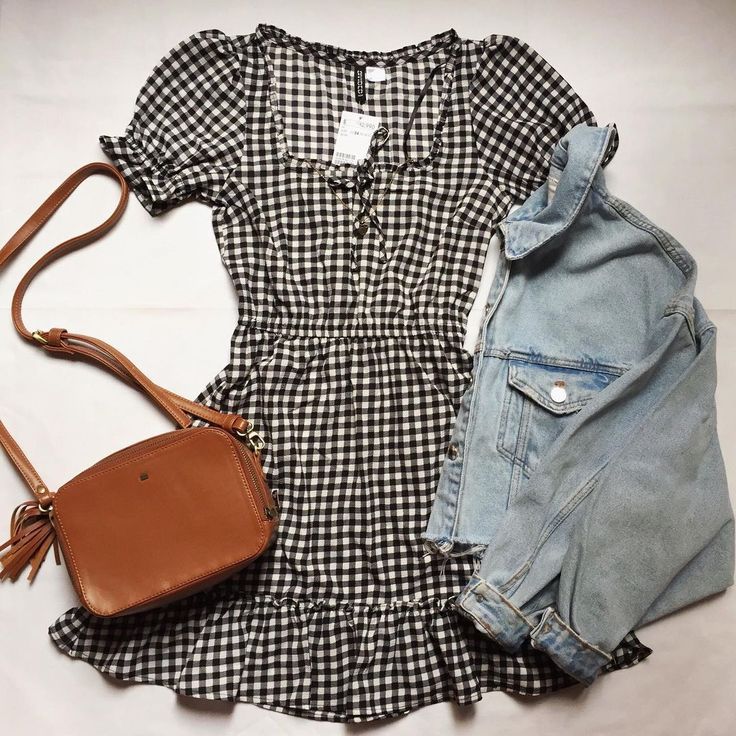 H&m robe noire et blanc carré très jolie et cute taille 38 💗💗💘💘💘💘💗🥀🥀🥀🥀🥰🥰