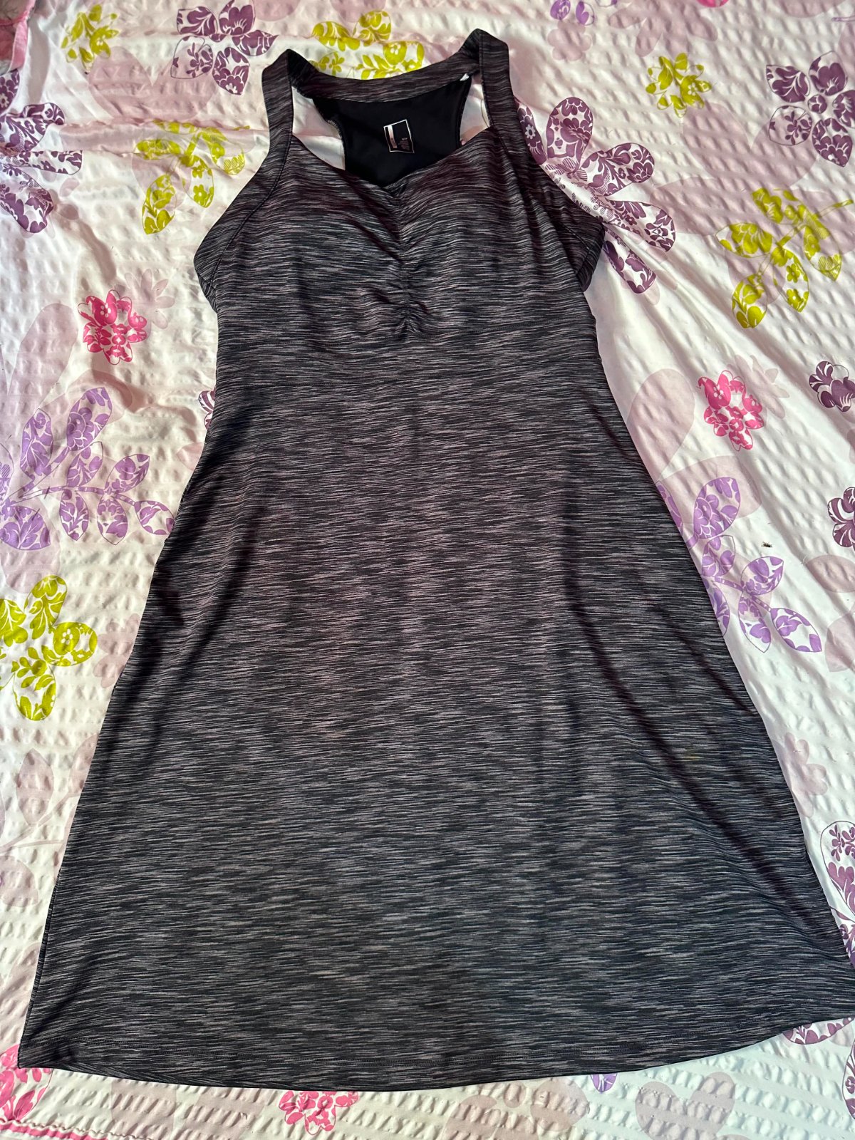 Robe grise et noire