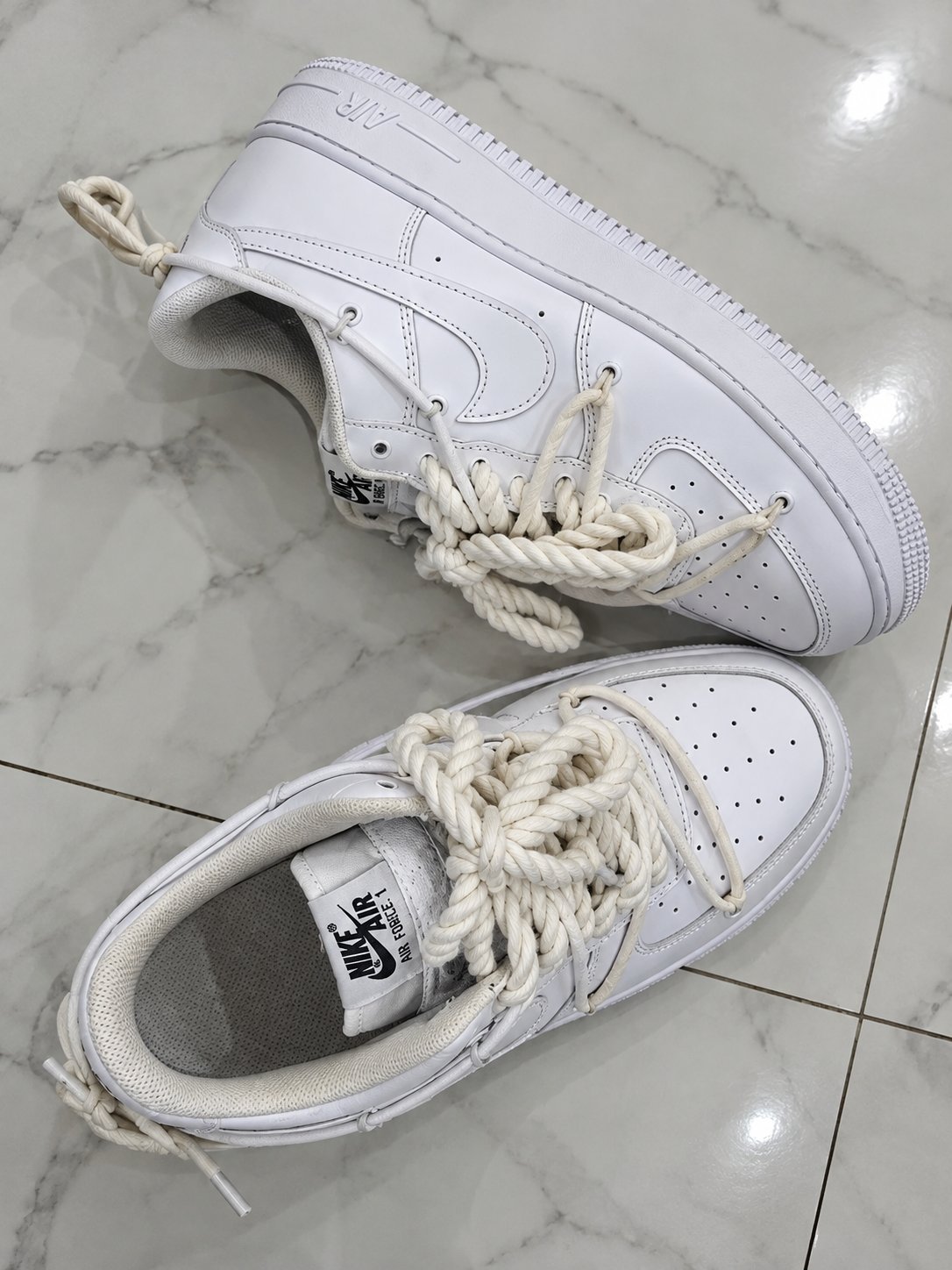 White shose