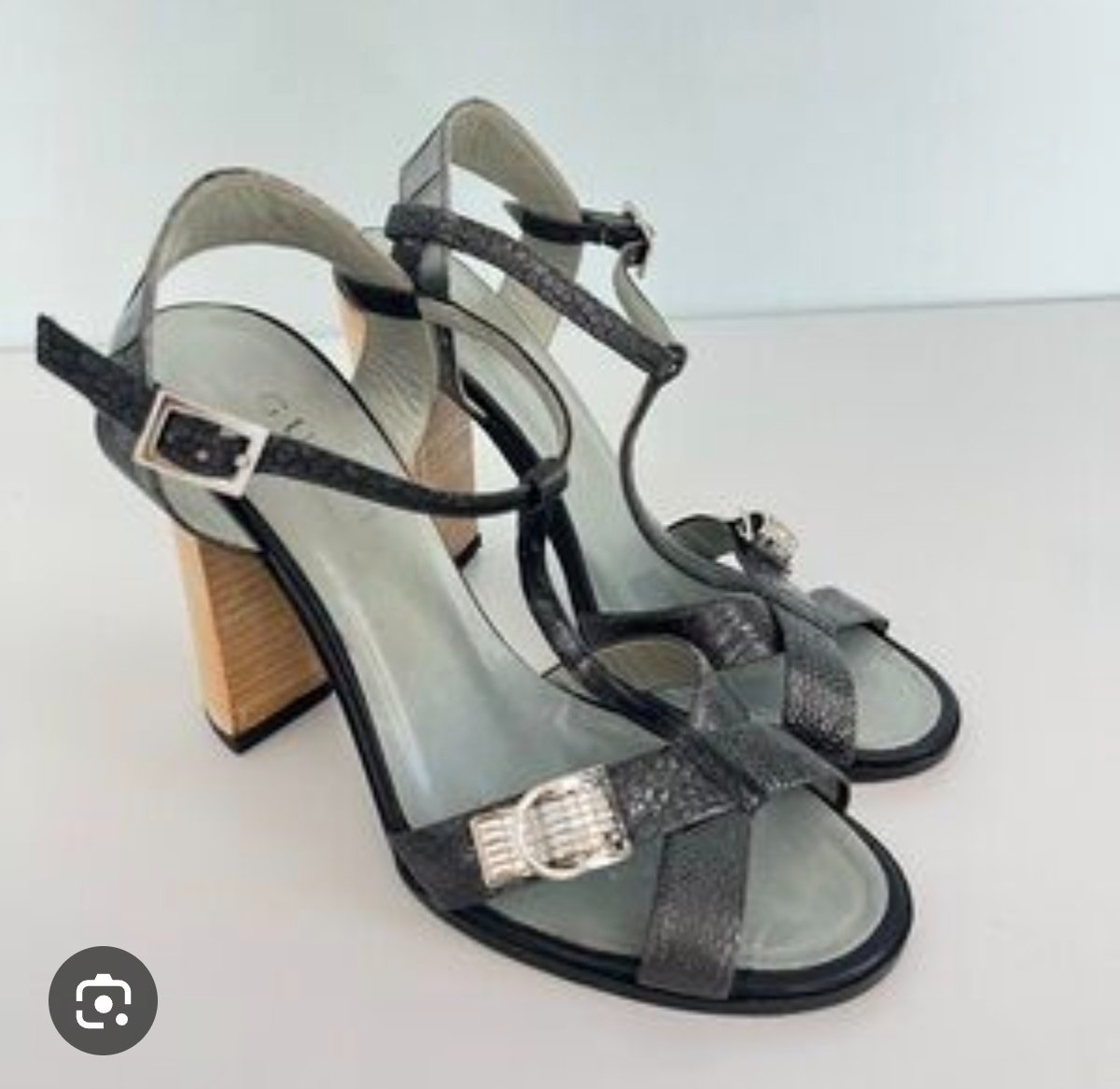 Gucci pointure 37.5 gris argenté