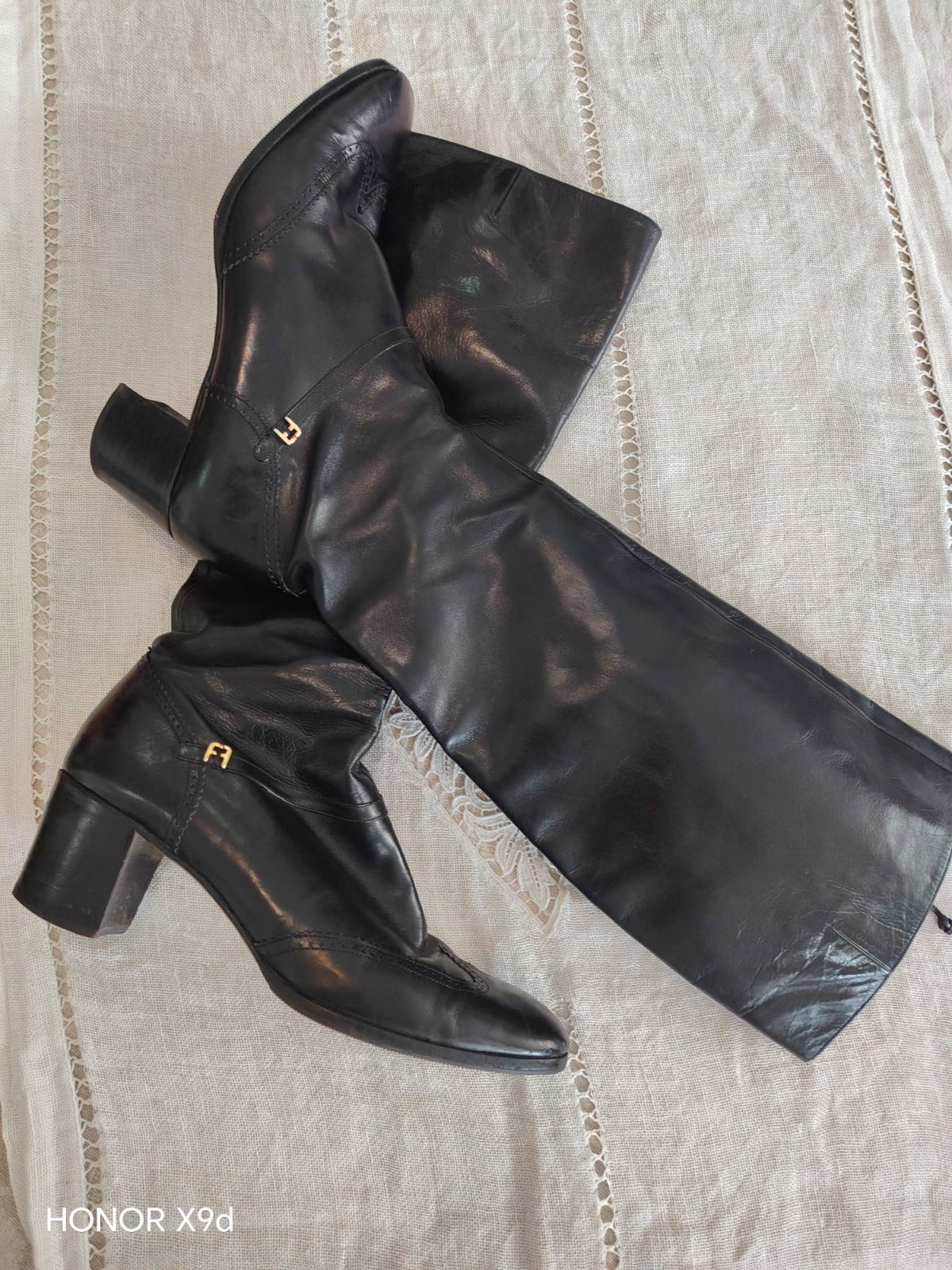 Des bottes en cuir véritable salvatore ferragamo 