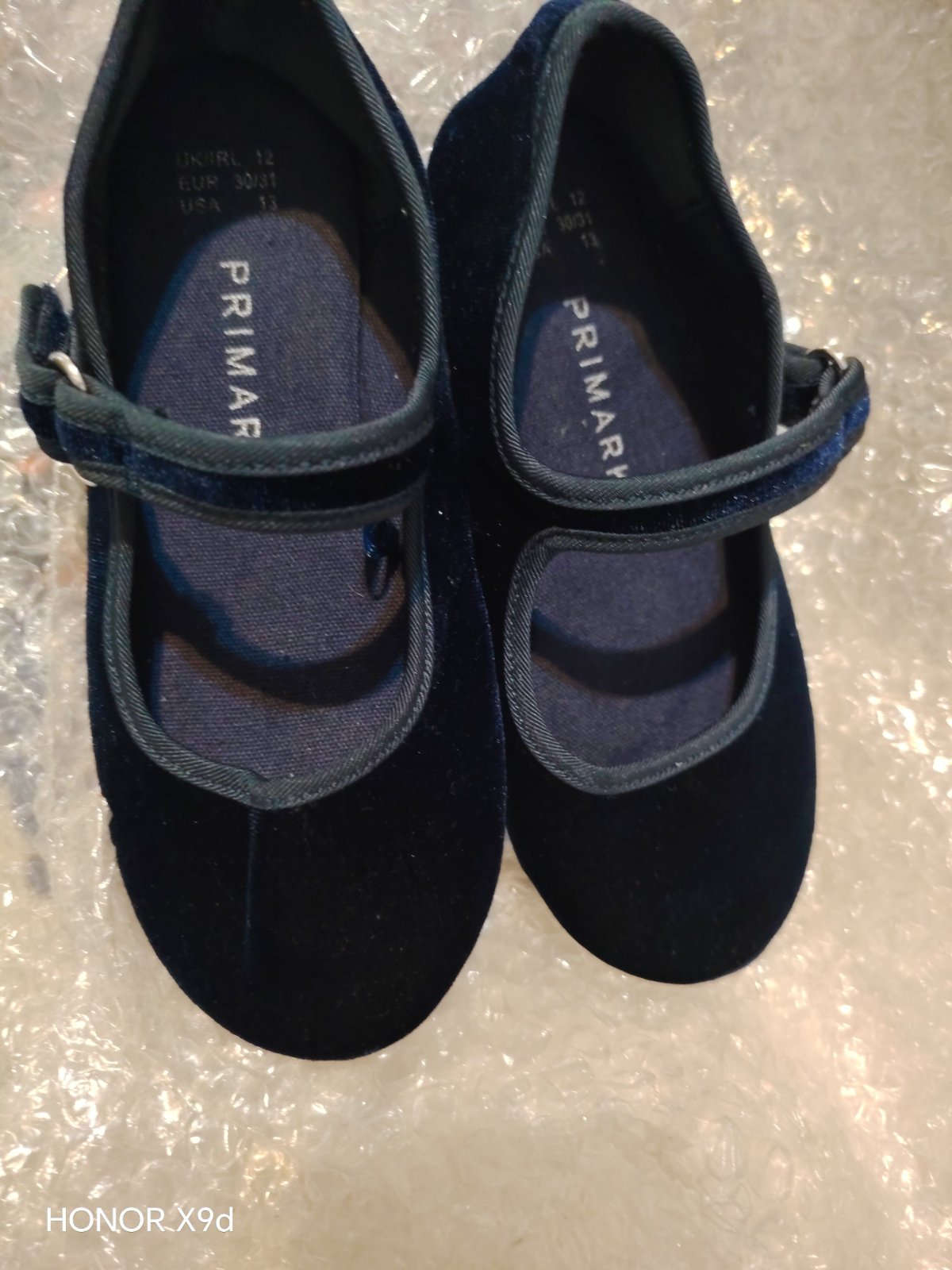 Des ballerines pour enfants en velours bleu, pointure 30-31
