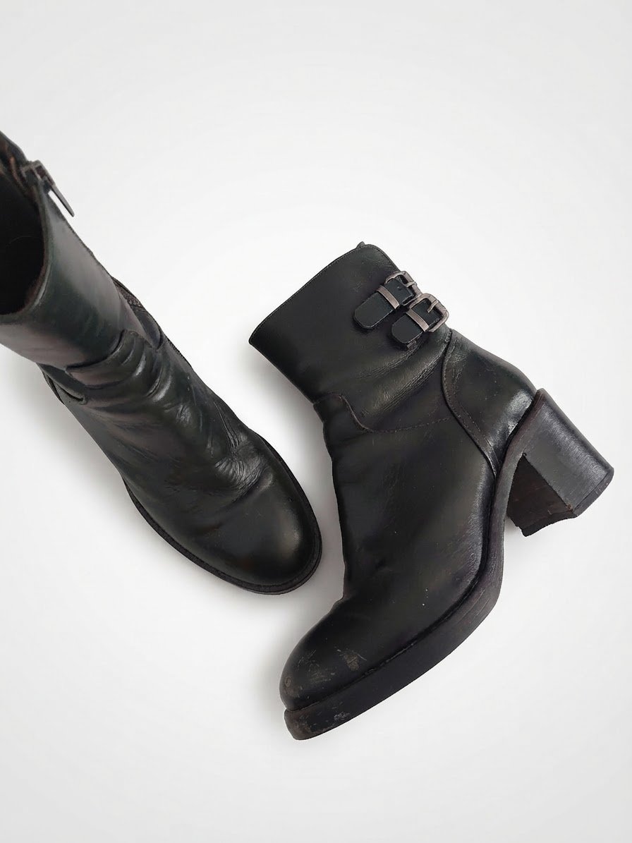 Des bottines en cuir pointure37. 5