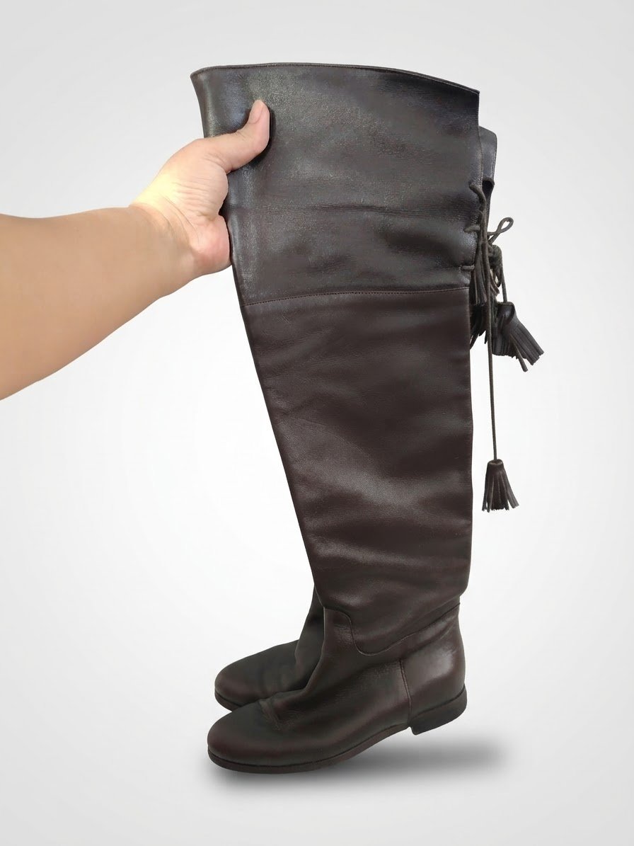 Des cuissardes de la marque Nabilla point 36, même petit 37