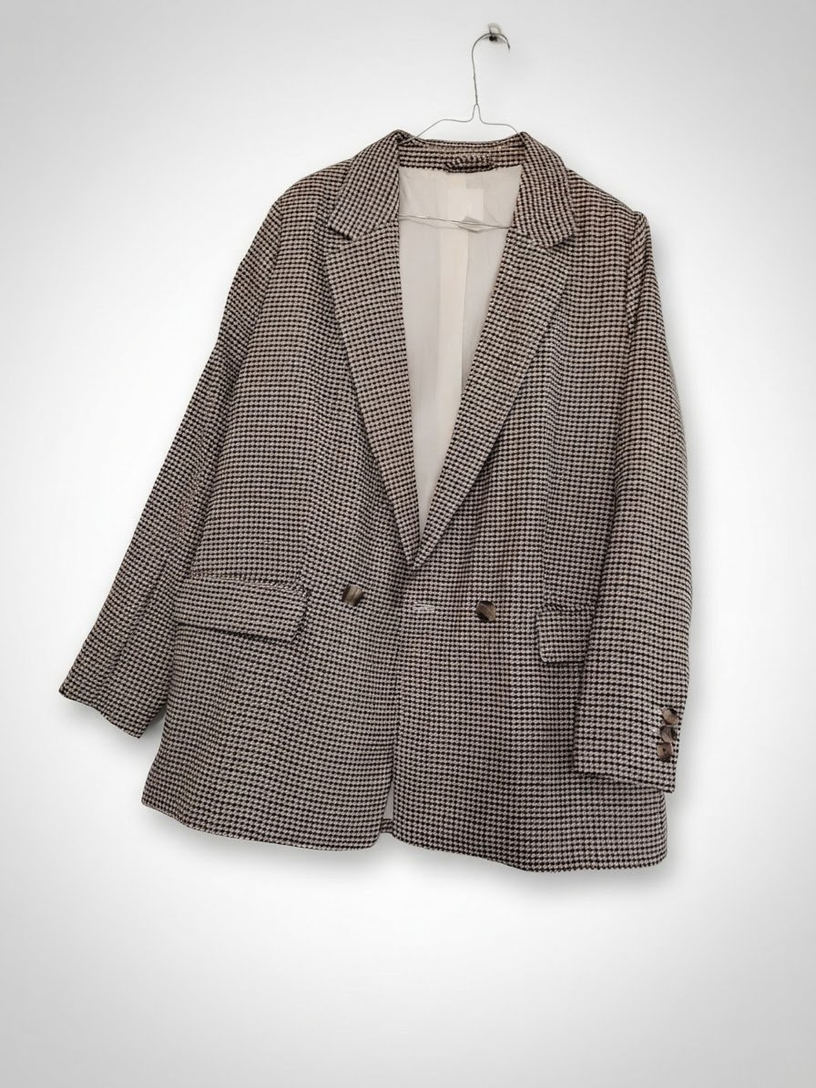 H&M blazer croisé en imprimé micro pied-de-poule dans des tons neutres (beige, marron et noir