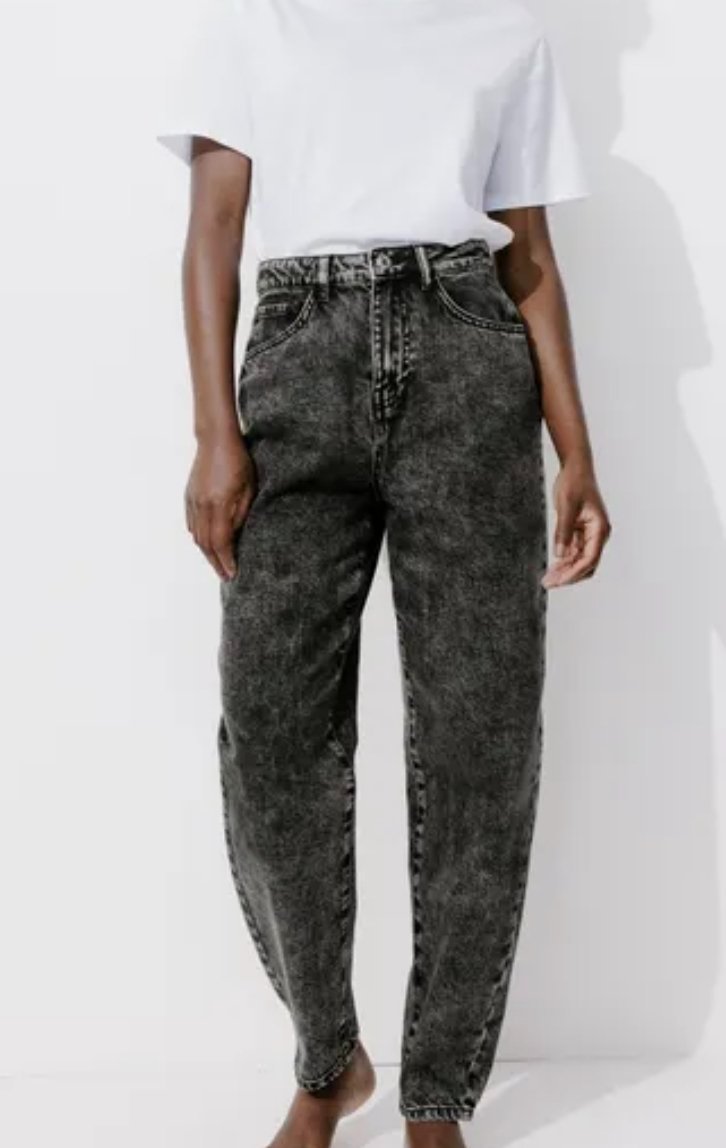 Un jeans de la marque pull&bear, gris, taille haute