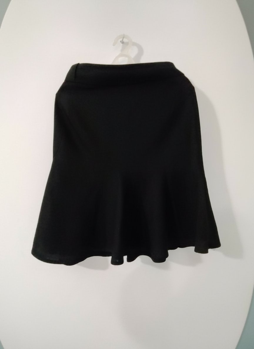 Belle jupe Emporio Armani taille 36