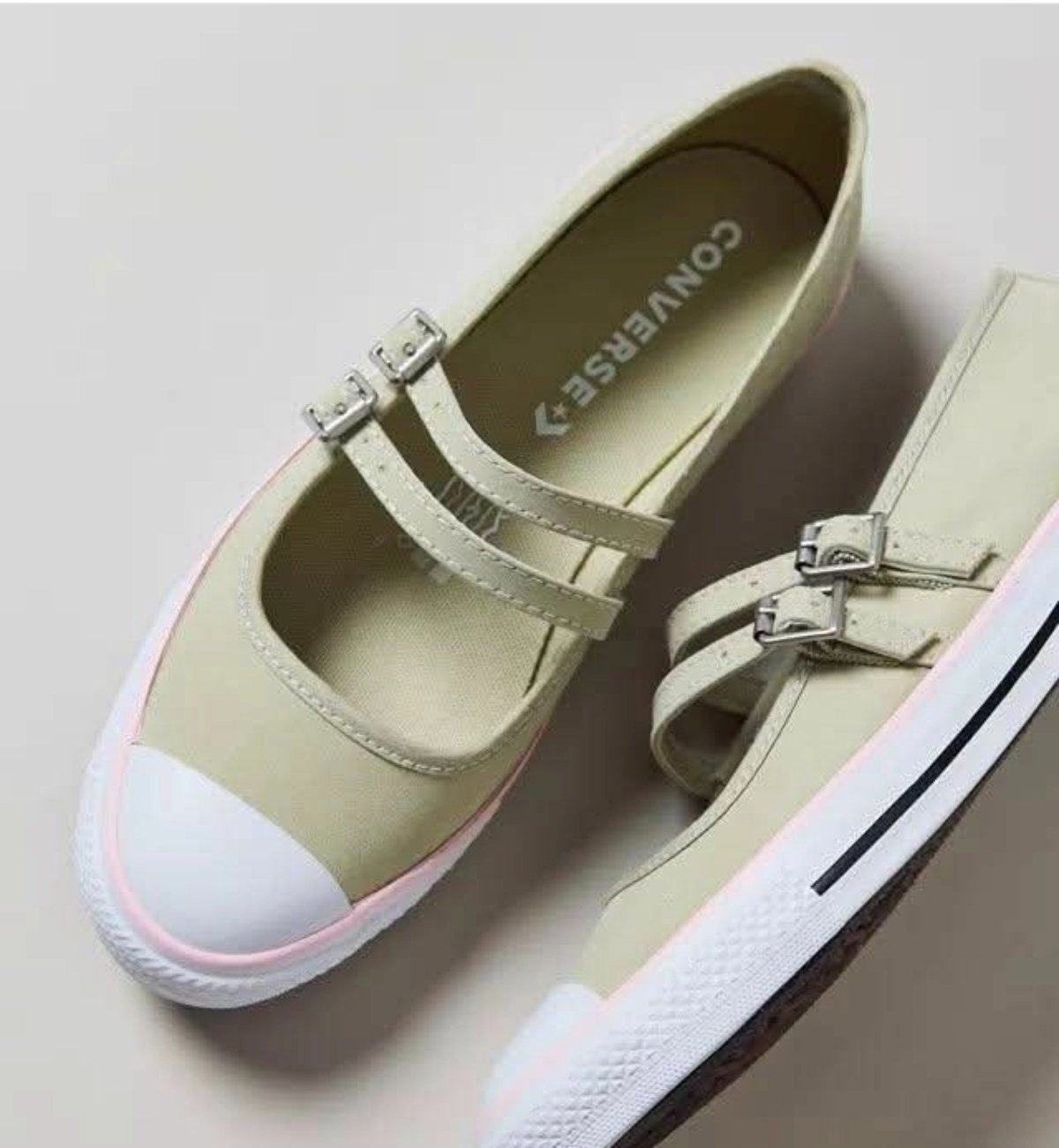 Ce sont des Converse Chuck Taylor All Star , vert olive pâle 