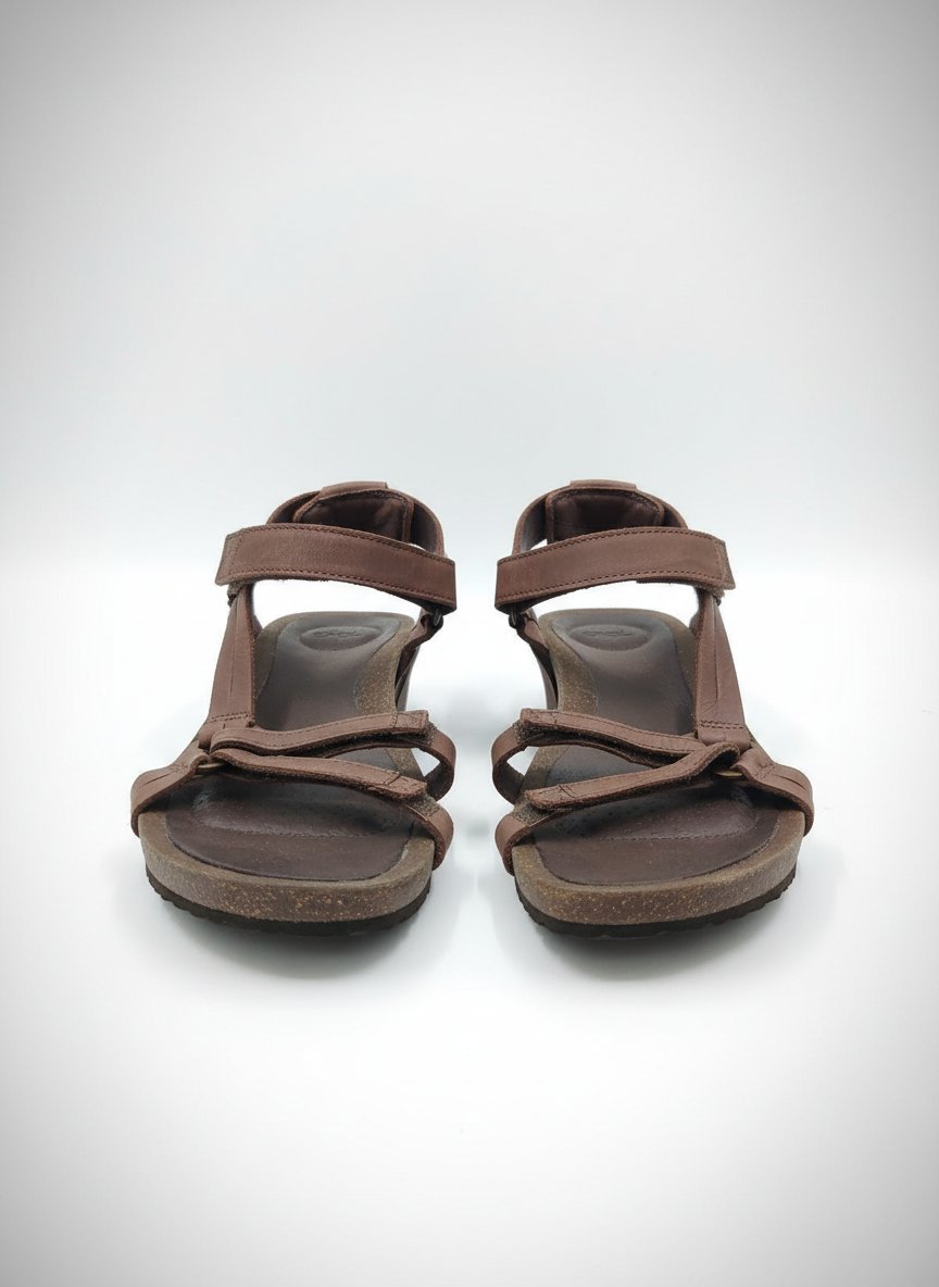 Des compensees Tava, en cuir véritable,