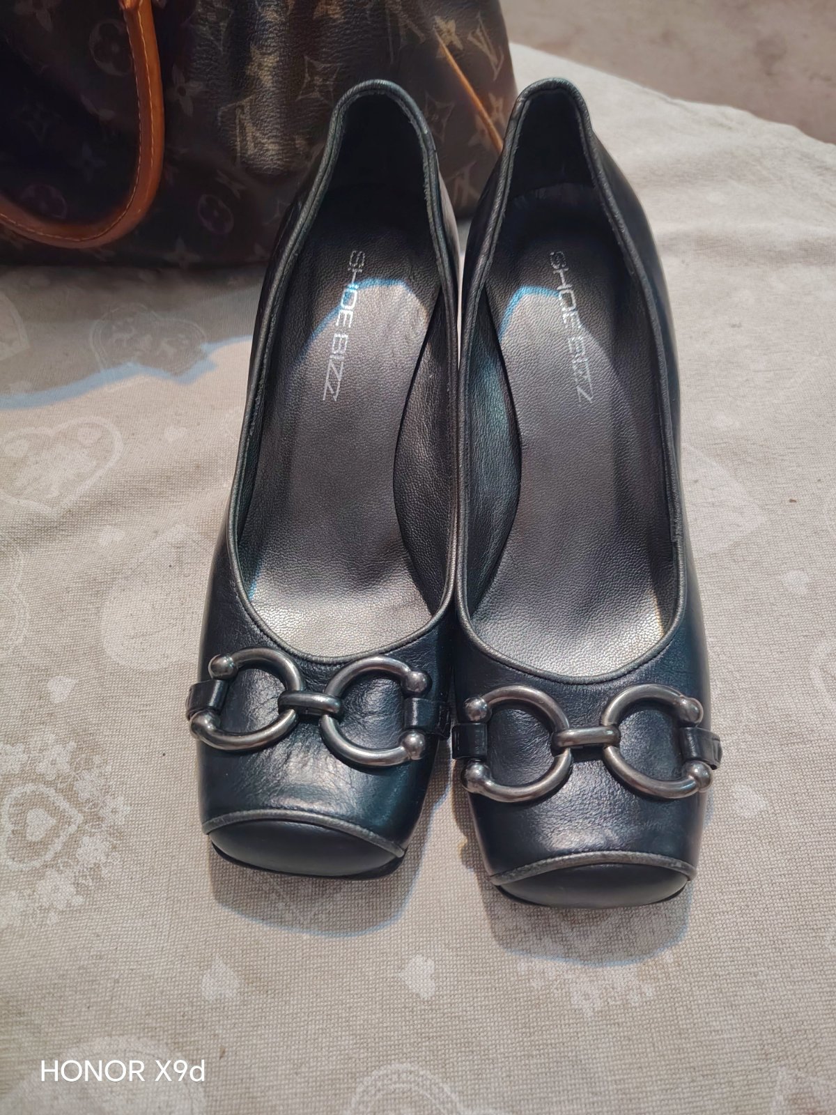 Des escarpins tendance en cuir  de la marque shoebizz