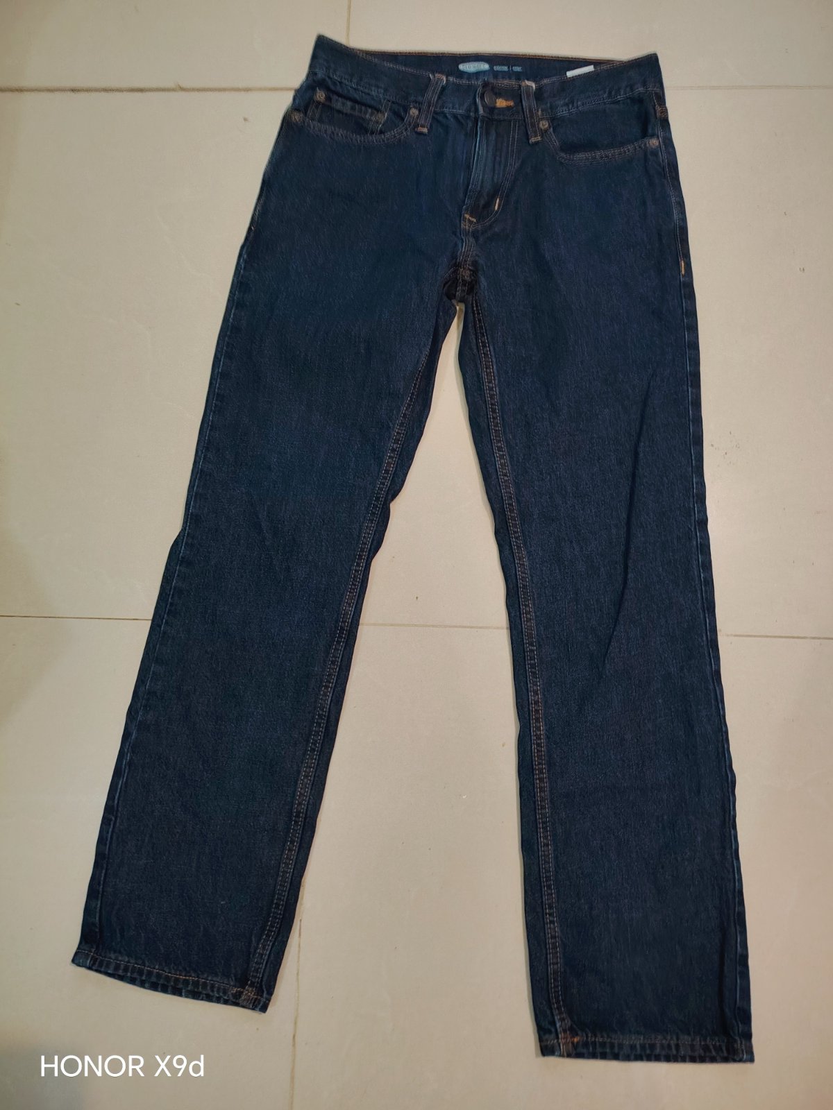Un jeans de la marque old n'a y coupé straight