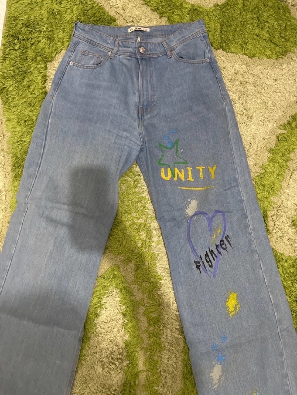 Jean large neuf avec design
