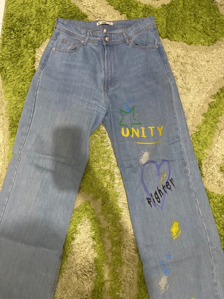Jean large neuf avec design 