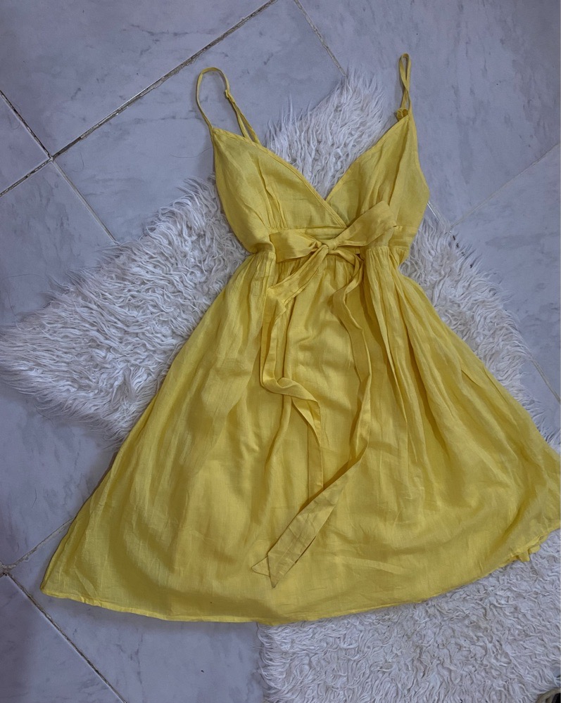 Joli robe jaune