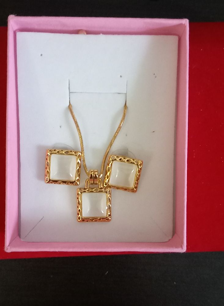 colier et boucles d'oreilles 