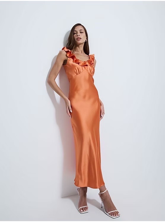 Robe satinée orangé taille 38 neuve