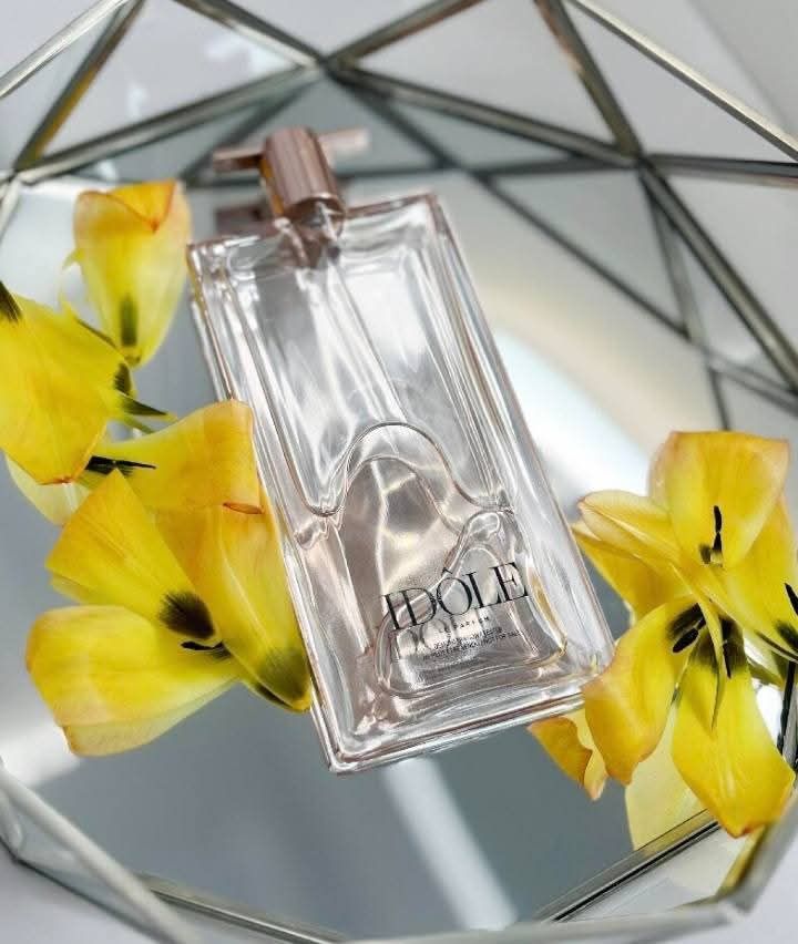 Idôle Lancôme eau de parfum 😍🌸🌸🌸 un parfum floral musqué Chypre et sensuel 🥰🥰💓 Est disponible décantage Format 10 ml 