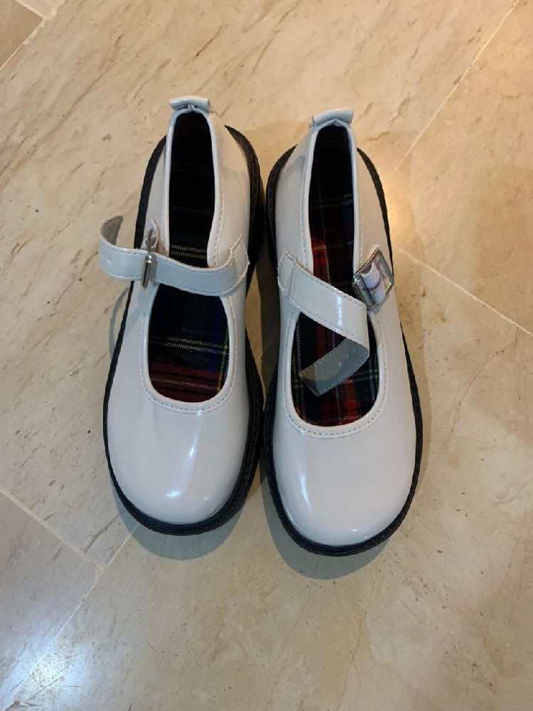 Jolies derbies importés neufs