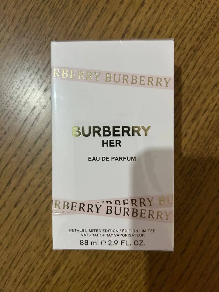 Burberry her petals limited edition 🍓🍓 🫐🫐 cacheté sous blister ,une tuerie 