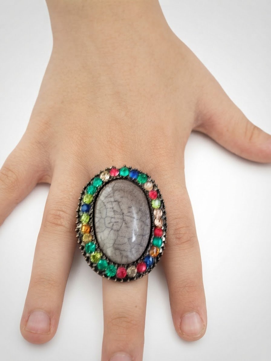 Bague en acier avec des perles 