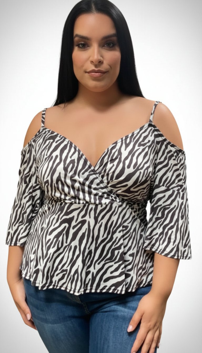 Une blouse zebre a épaules dénudées 