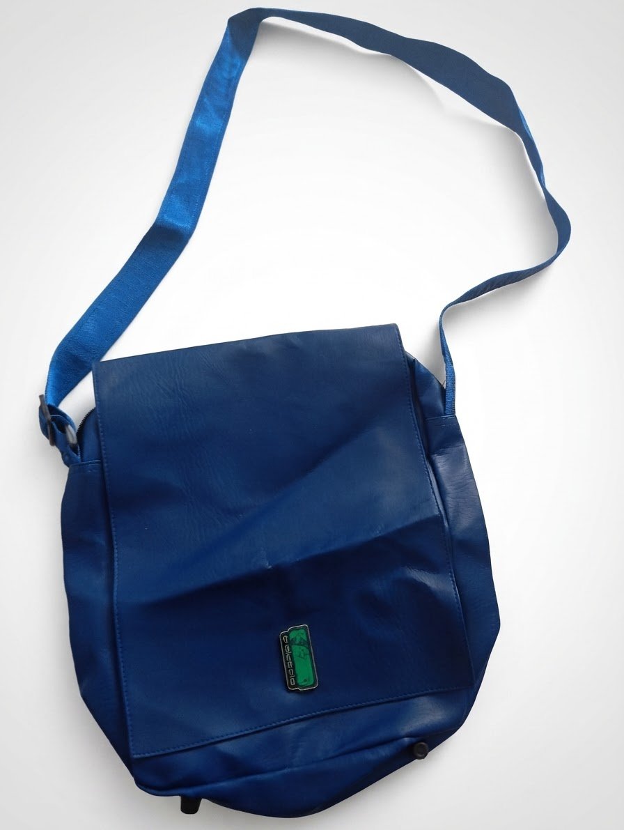 Sac besace bleu a bandoulière 