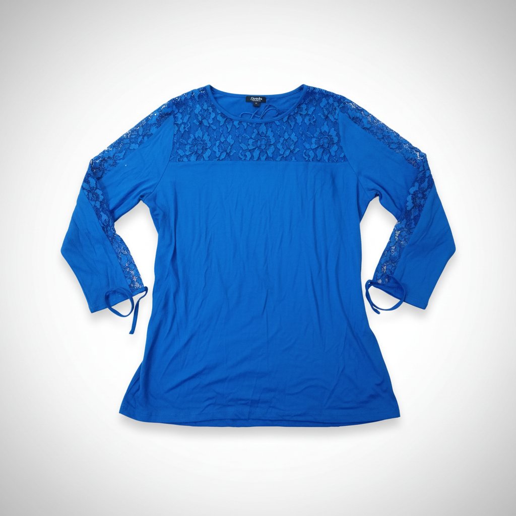 Pull bleu avec dentelle