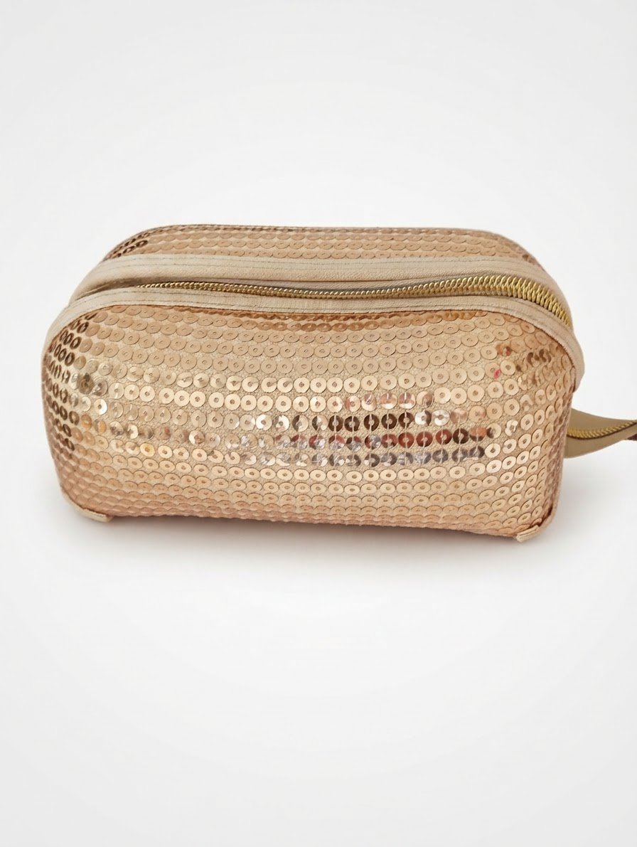 Trousse de maquillage dorée 