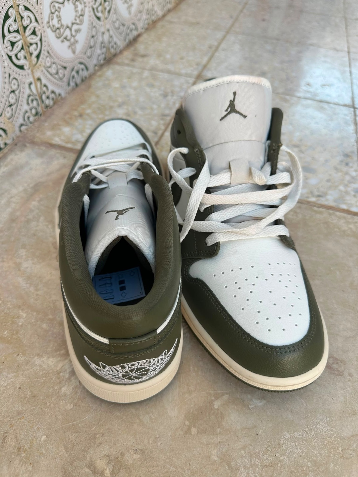 Nike air Jordan 1 low importer de Nike Store Allemagne Taille 43