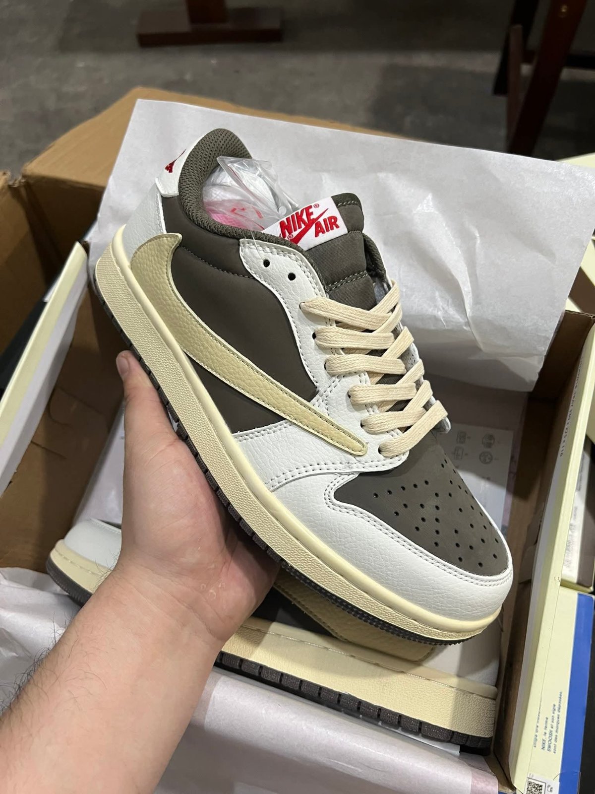 Nike air Jordan one Low pointure 43 Travis Scott reverse mocha neuf jamais utilisé 